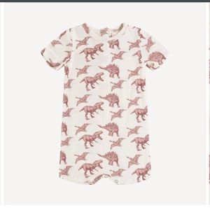 KATE QUINN SHORT SLEEVE CREW NECK SHORTIE IN PINK DINOSAUR